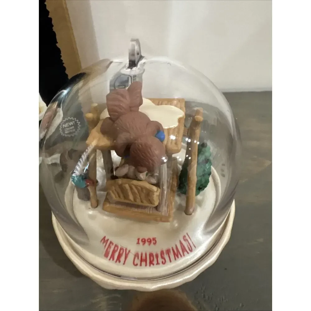 1995 Hallmark FORREST FROLICS Magic Light & Motion Christmas Ornament Works!